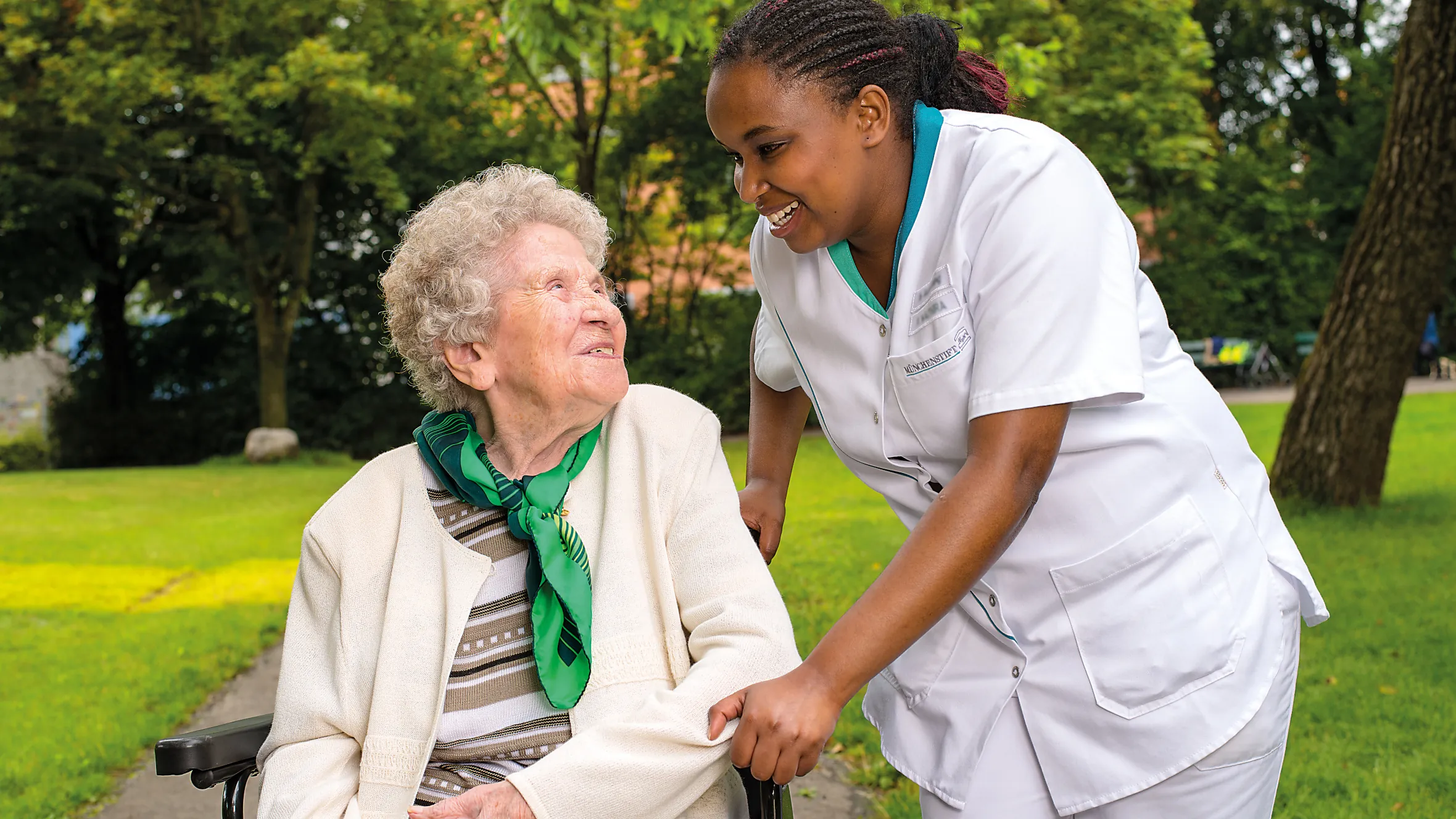 Resident in a wheelchair talking to a nursing specialist